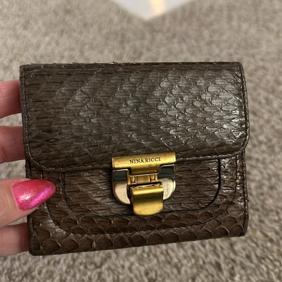 Nina Ricci Vintage 80’s 90’s Taupe/Brown Snake Leather Small Wallet - Picture 3 of 15